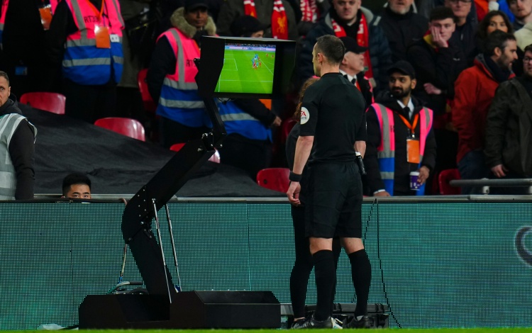 开云app下载-曼联等三队因VAR误判吃亏2次英超最多,获益最多的则是切尔西