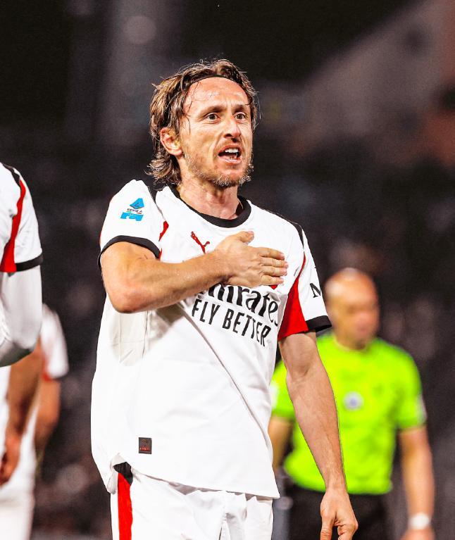 kaiyun-铁卫90分钟破僵局，莱奥自我救赎！AC米兰2-0升班马，下轮战国米